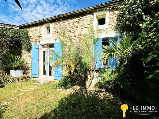 7 pièces 228 m² · à Rioux · 228 m² · 234 750 €