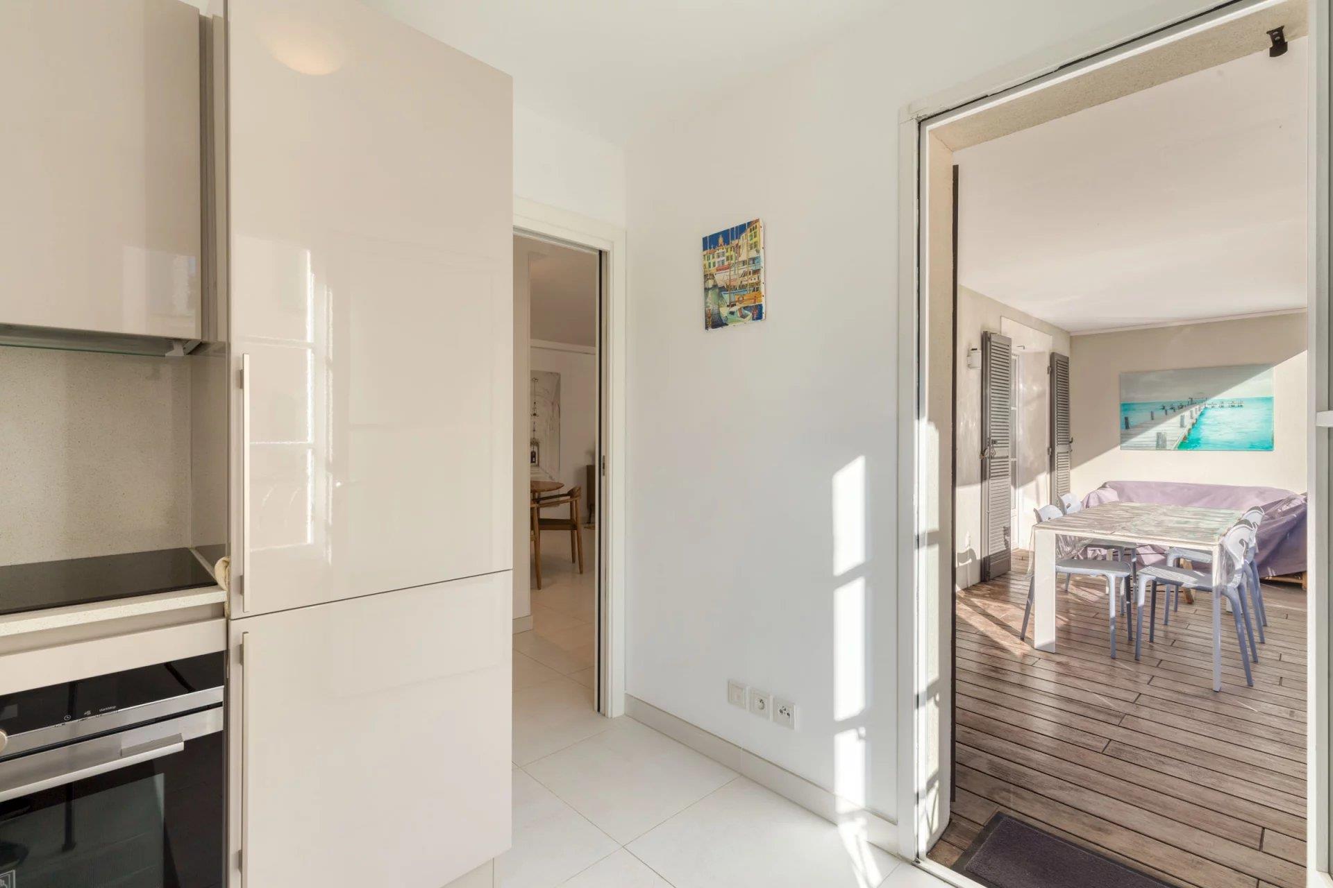 Apartment in the heart of Saint-Tropez – Prime location and high-end finishes - Mehr