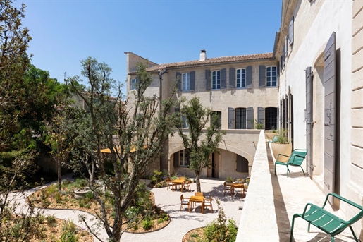 Maison 20 pièces 1150 m² · à Vallabrègues · 1 150 m² · 4 400 000 €