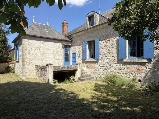 Maison 10 pièces 171 m² · à La Chapelle-Saint-Ursin · 171 m² · 299 000 €