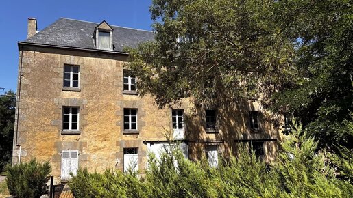 Maison 14 pièces 1000 m² · à Montgivray · 1 000 m² · 98 000 €