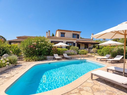 Maison 6 pièces 223 m² · à Cagnes-sur-Mer · 223 m² · 790 000 €