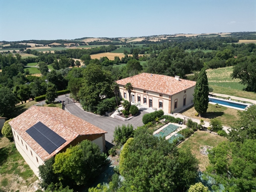 Maison 15 pièces 323 m² · à L'Isle-Jourdain · 323 m² · 1 345 000 €