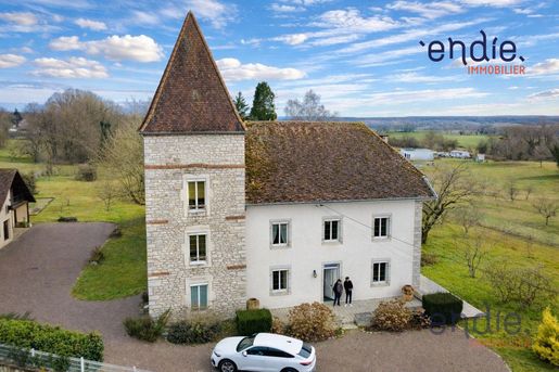 Maison 11 pièces 240 m² · à Salans · 240 m² · 499 000 €