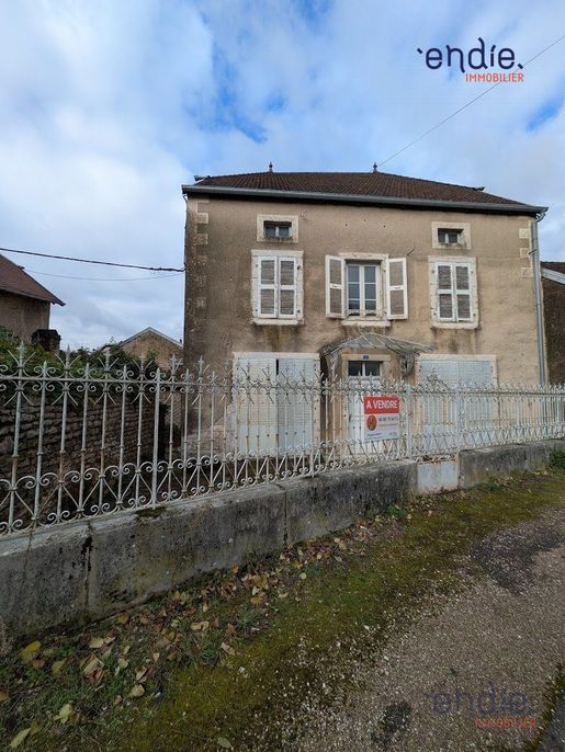 Maison 9 pièces 157 m² · à Bucey-lès-Gy · 157 m² · 129 900 €