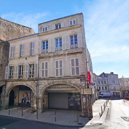 Immeuble 240 m² · à La Rochelle · 240 m² · 977 600 €