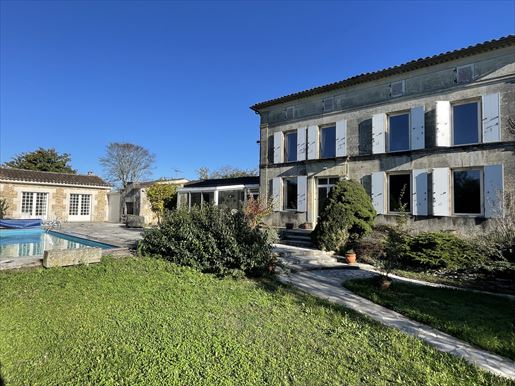 Maison 7 pièces 242 m² · à Cherves-Richemont · 242 m² · 299 250 €