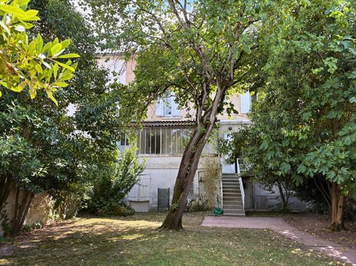 Maison 10 pièces 260 m² · à Cognac · 260 m² · 378 000 €