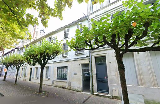 Maison 8 pièces 114 m² · à Cognac · 114 m² · 78 800 €