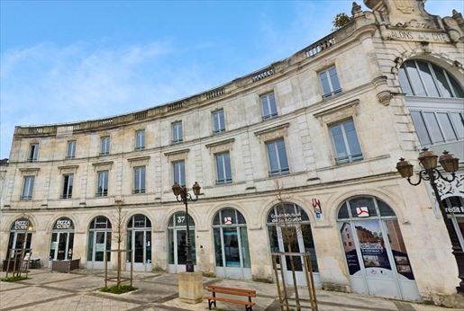 Local commercial 241 m² · à Cognac · 241 m² · 472 500 €