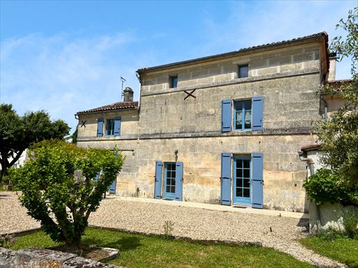 Maison 5 pièces 201 m² · à Saint-Même-les-Carrières · 201 m² · 219 000 €