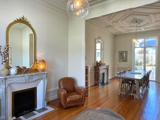 Maison 9 pièces 256 m² · à Cognac · 256 m² · 900 000 €