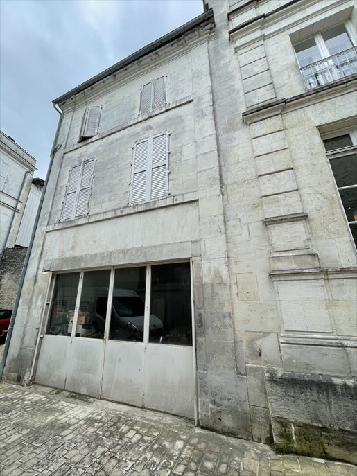 Immeuble 3 pièces 130 m² · à Cognac · 130 m² · 140 000 €