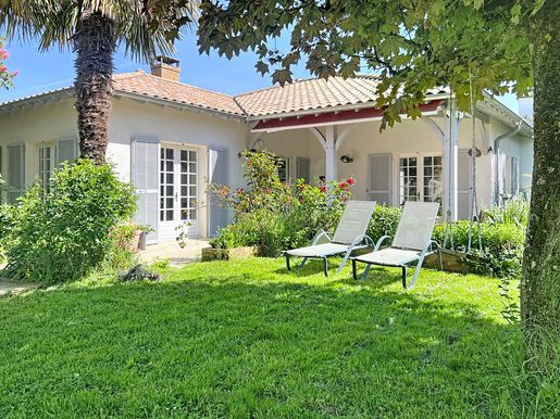Maison 7 pièces 180 m² · à Jassans-Riottier · 180 m² · 449 000 €
