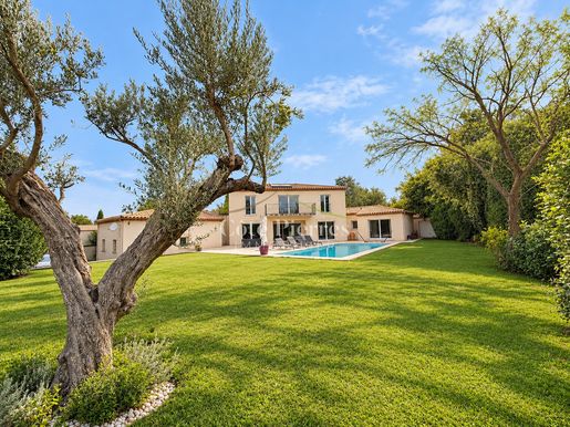 Maison 6 pièces 230 m² · à Caveirac · 230 m² · 695 000 €