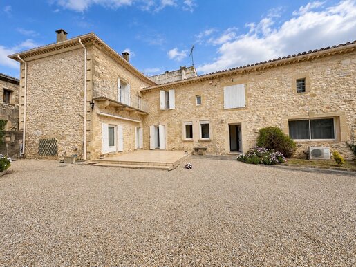 Maison 8 pièces 218 m² · à Combas · 218 m² · 439 600 €