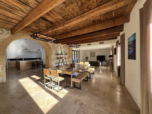 Maison 10 pièces 236 m² · à Nîmes · 236 m² · 676 000 €