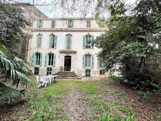 Maison 16 pièces 433 m² · à Nîmes · 433 m² · 985 000 €