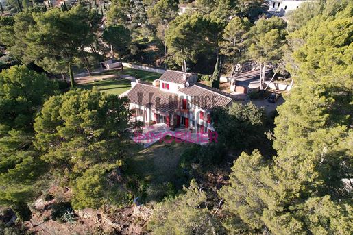 Maison 14 pièces 250 m² · à Beaumes-de-Venise · 250 m² · 1 370 000 €