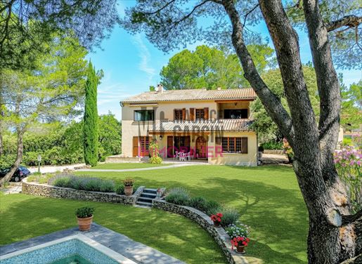 Maison 10 pièces 256 m² · à Sablet · 256 m² · 599 000 €