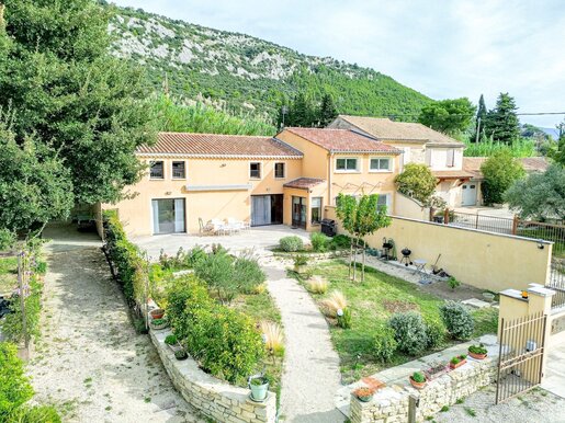 Maison 10 pièces 240 m² · à Beaumes-de-Venise · 240 m² · 635 000 €
