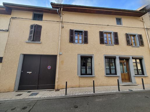 Maison 10 pièces 254 m² · à Meximieux · 254 m² · 319 000 €