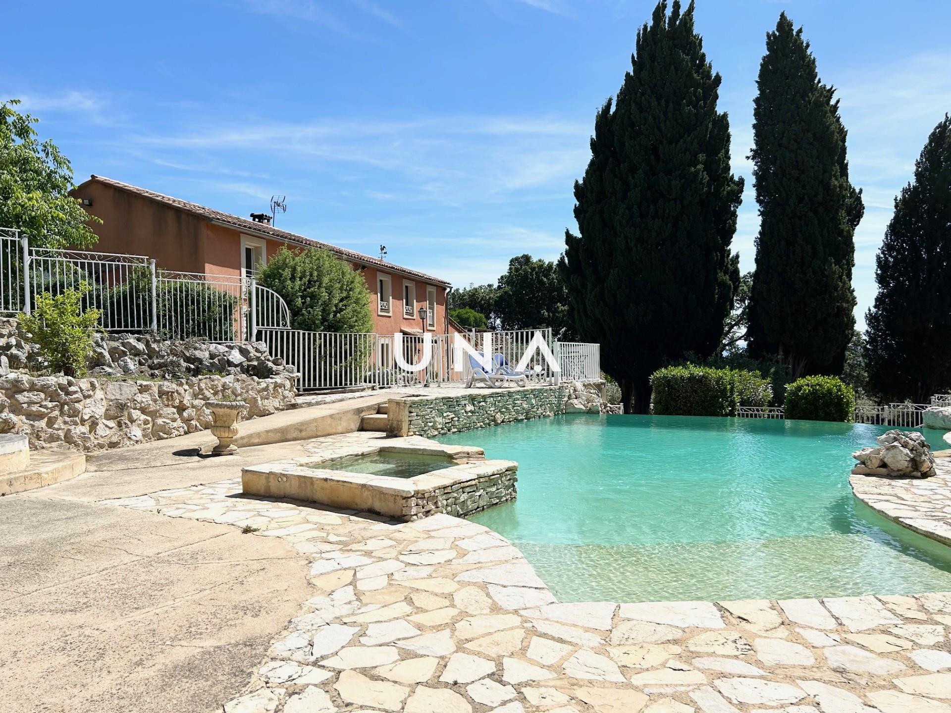 Maison à vendre, 370m², Rochefort-du-Gard