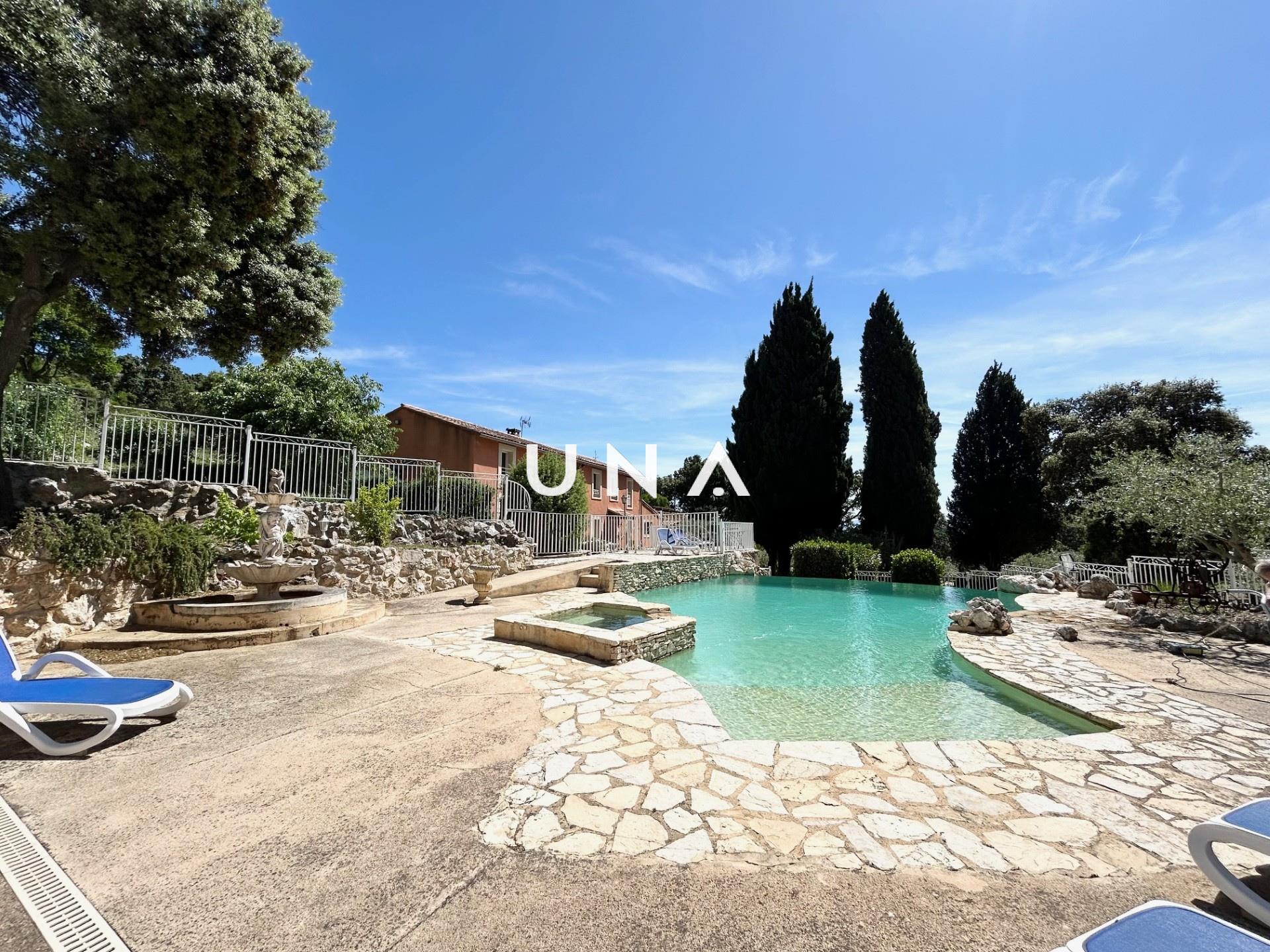 Maison à vendre, 370m², Rochefort-du-Gard