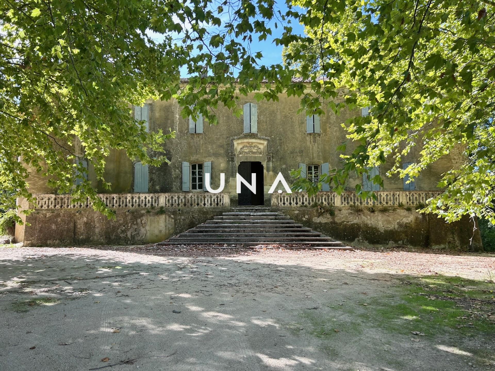 Maison à vendre, 1836m², Uzès