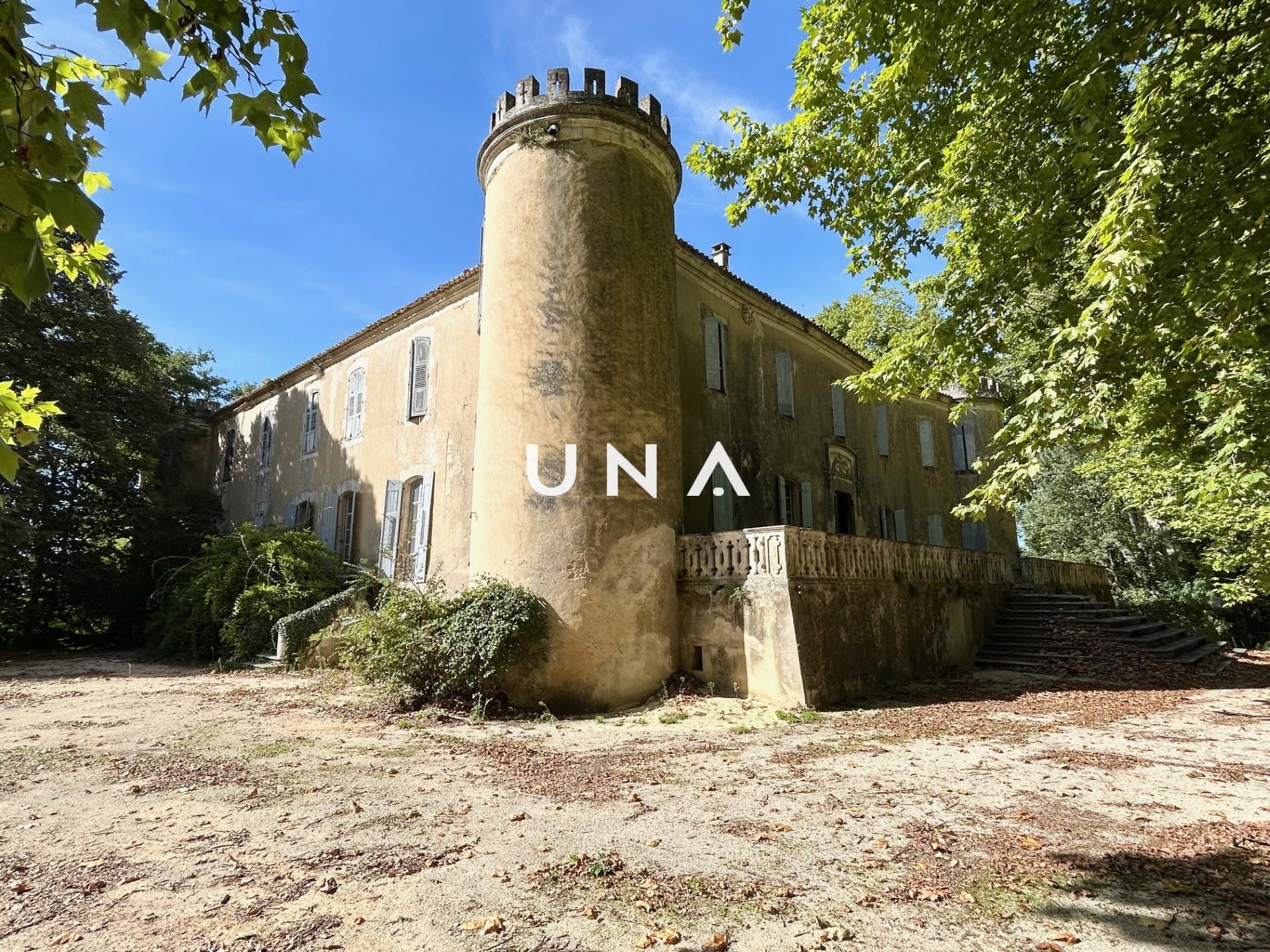 Maison à vendre, 1836m², Uzès