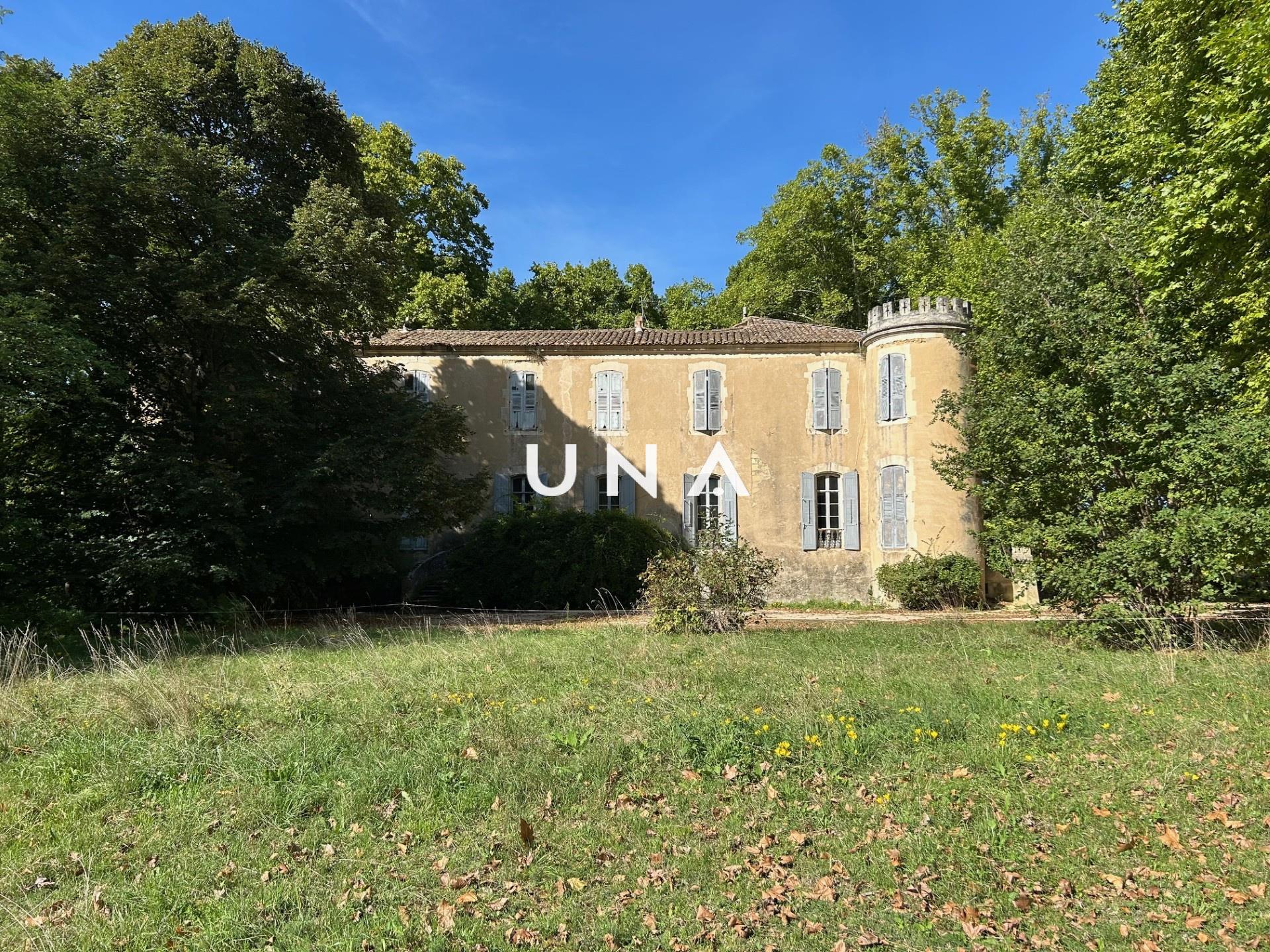 Maison à vendre, 1836m², Uzès