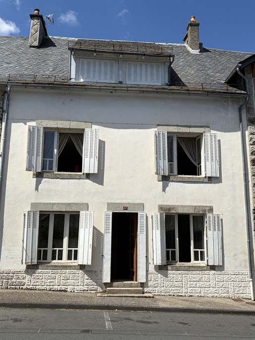 Maison 5 pièces 118 m² · à Marcenat · 118 m² · 76 000 €