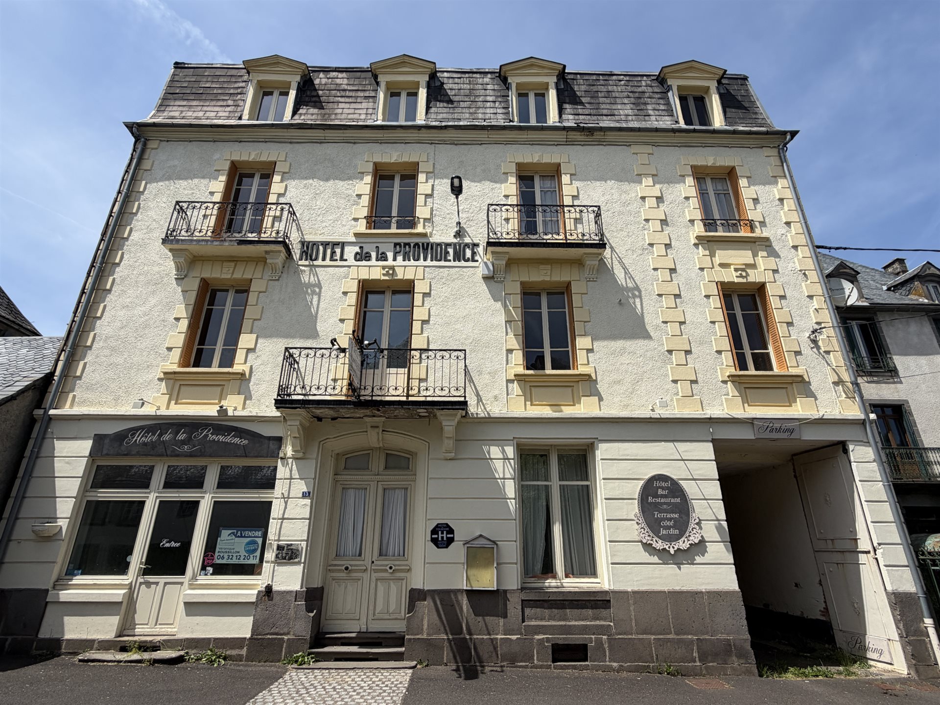 Maison à vendre, 670m², Egliseneuve-d'Entraigues