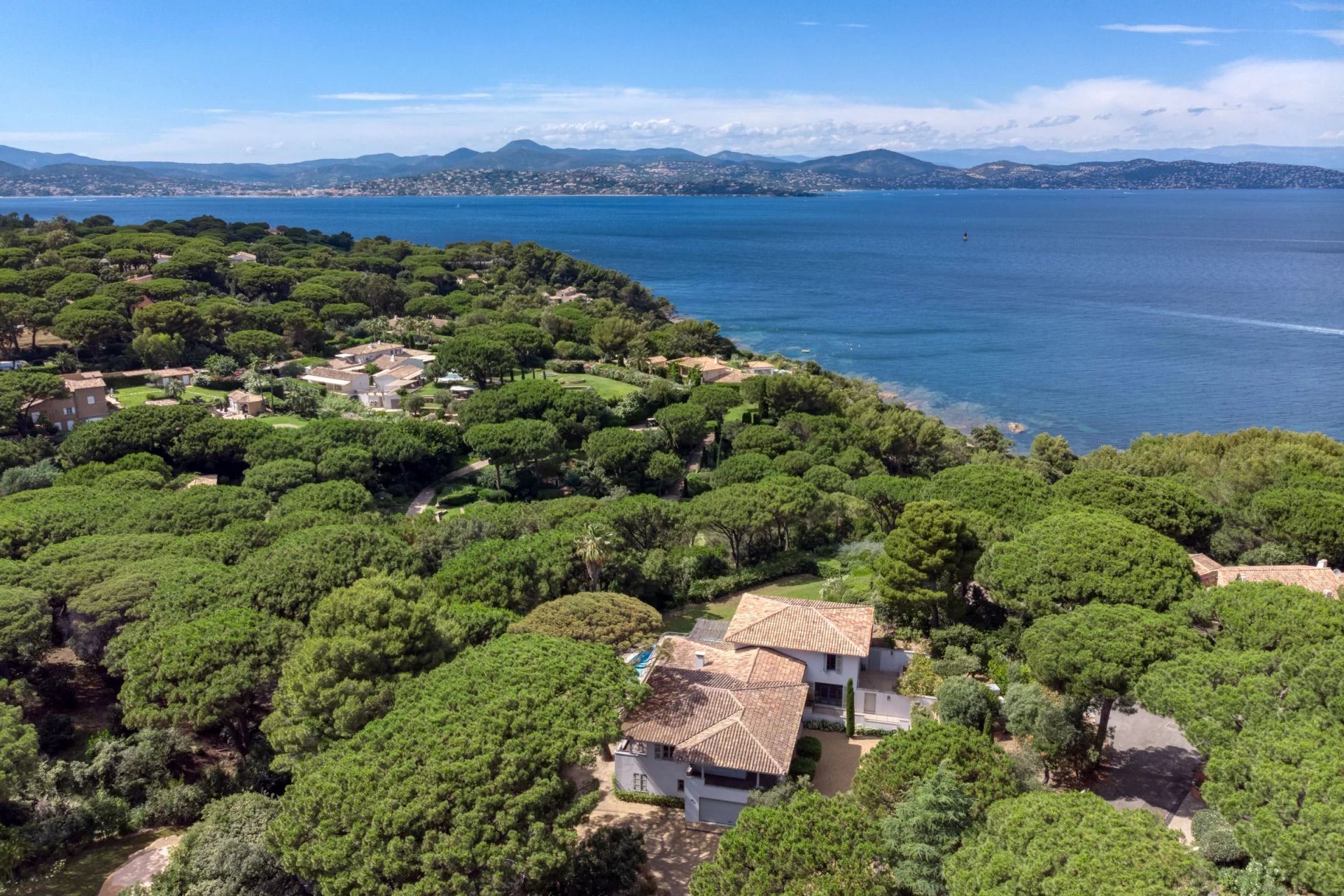 Casa, 480 m², terreno 3 m²