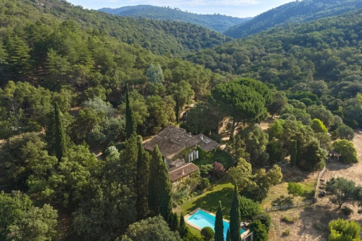 Maison 12 pièces 542 m² · à La Garde-Freinet · 542 m² · 3 750 000 €