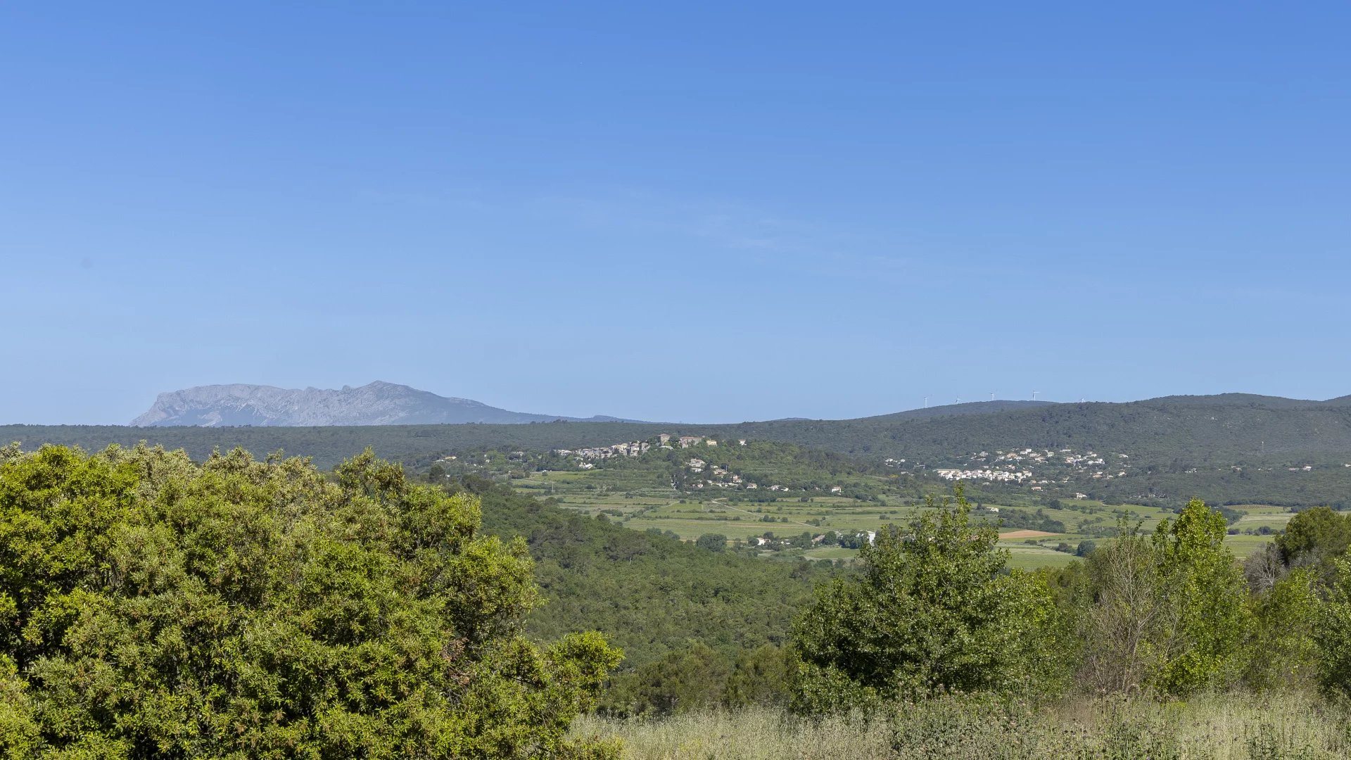 House, 750 m², land 750 m²