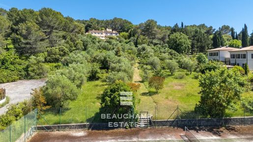Terrain 560 m² · à Mougins · 560 m² · 1 800 000 €
