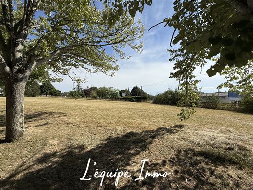 Terrain 841 m² · à L'Isle-Jourdain · 841 m² · 155 000 €