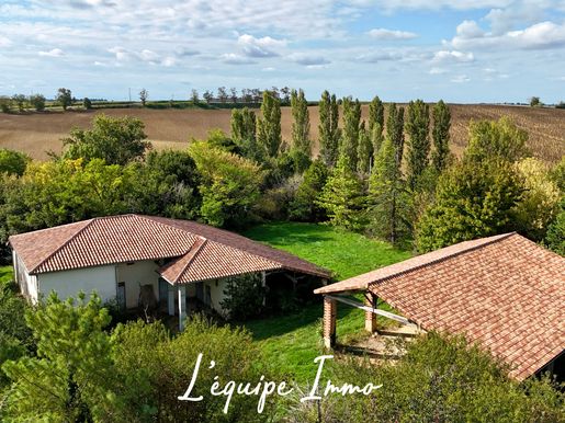 Maison 12 pièces 290 m² · à Cadours · 290 m² · 249 000 €