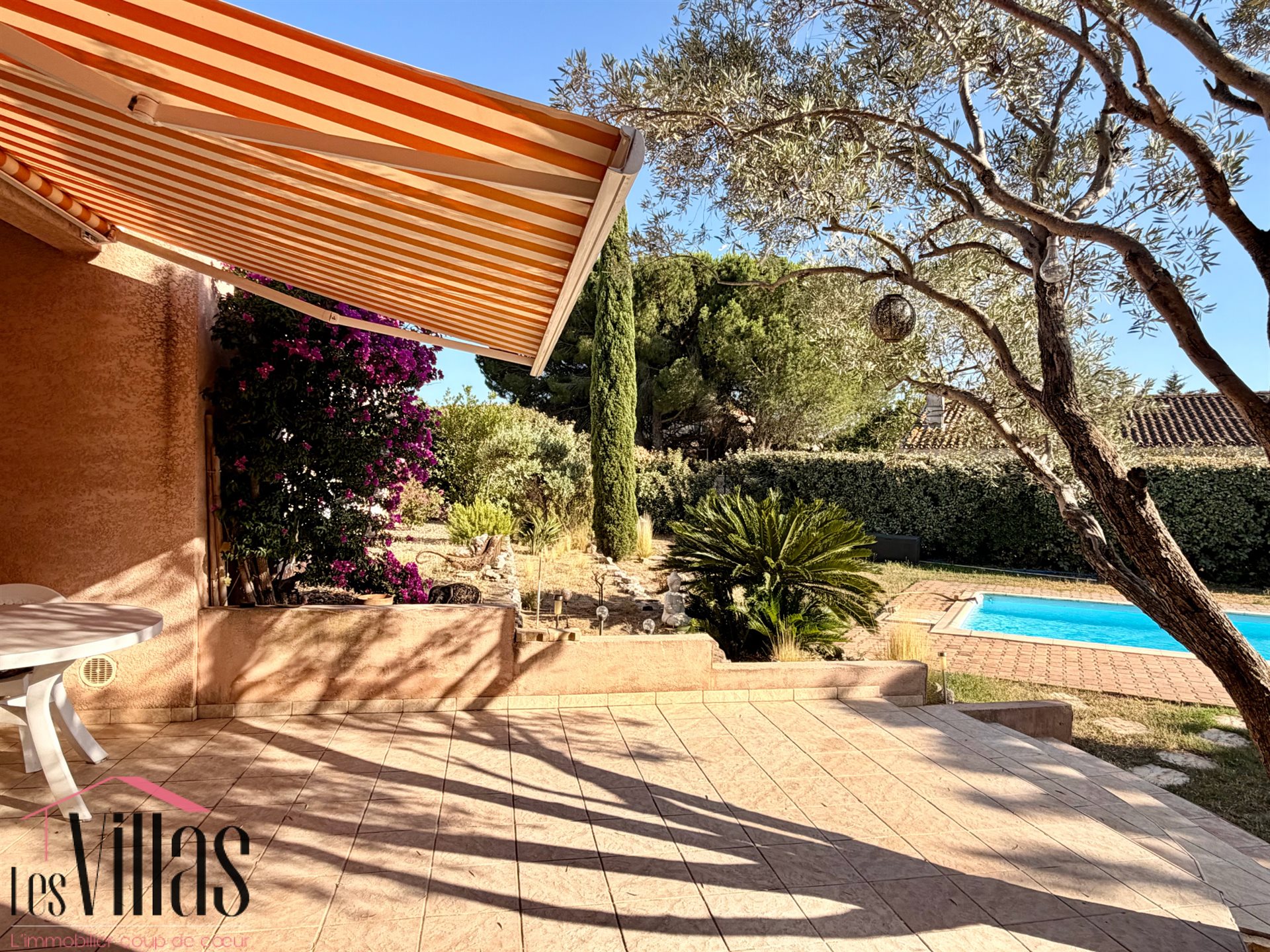 Near Narbonne, house with garden, large garage and outbuildings - Vue 2
