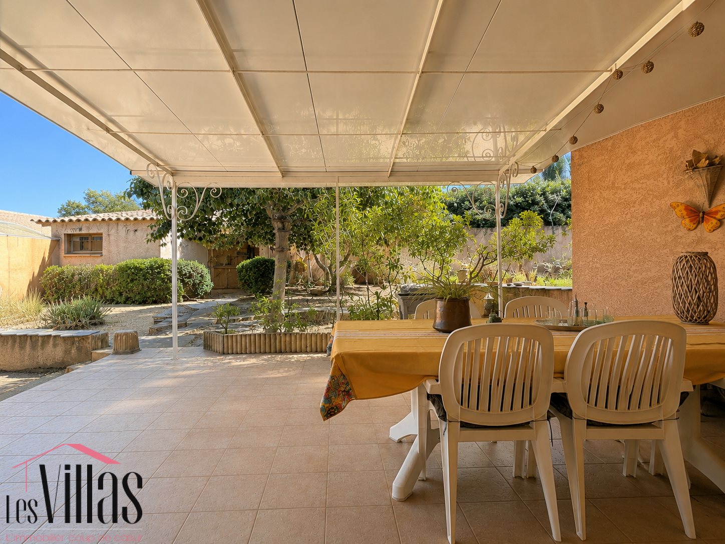 Near Narbonne, house with garden, large garage and outbuildings - Vue 3