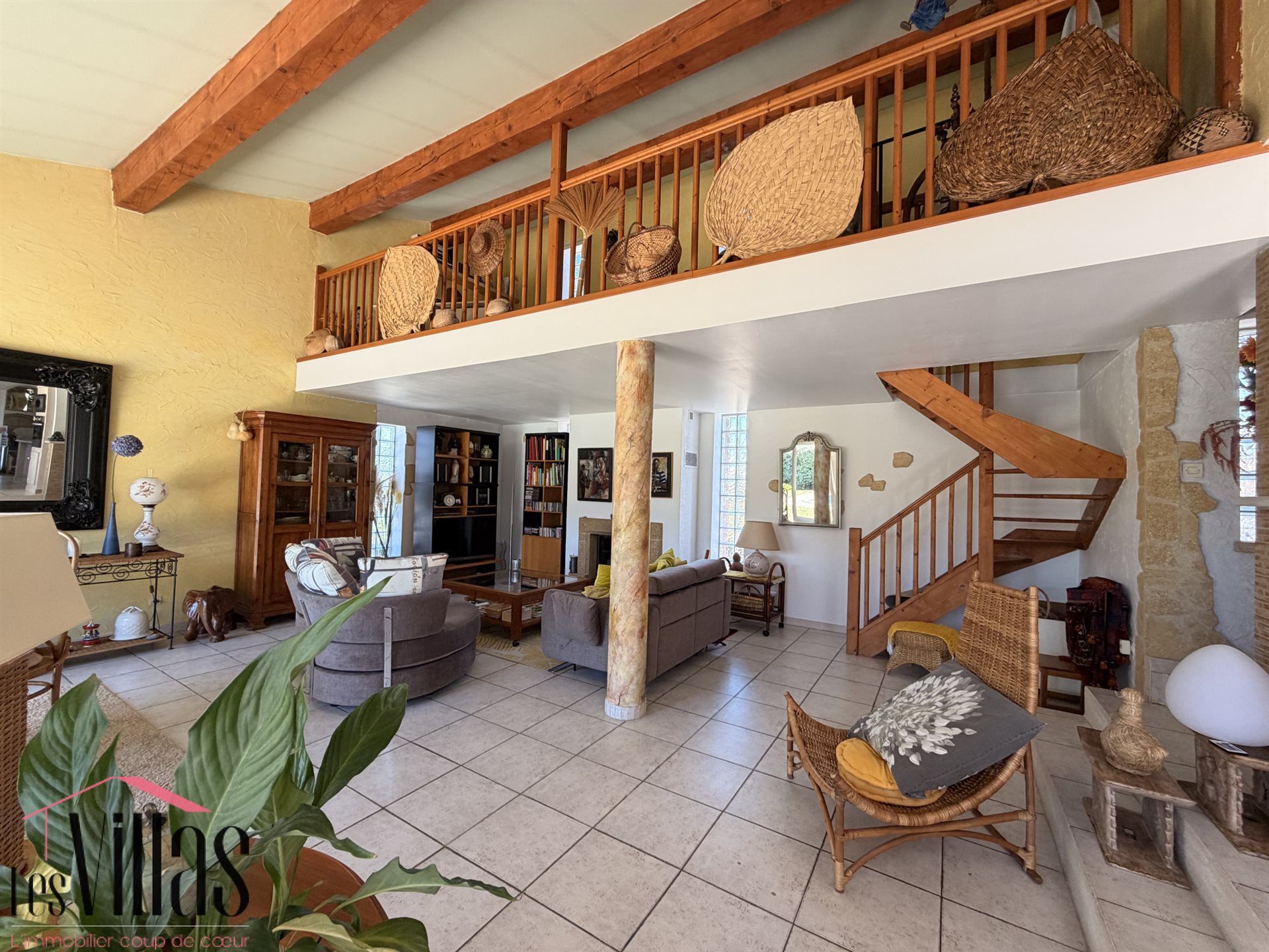Near Narbonne, house with garden, large garage and outbuildings - Vue 4