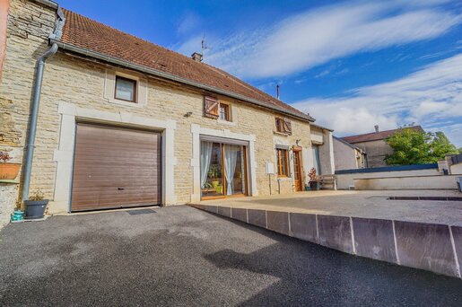 Maison 10 pièces 197 m² · à Isômes · 197 m² · 195 000 €