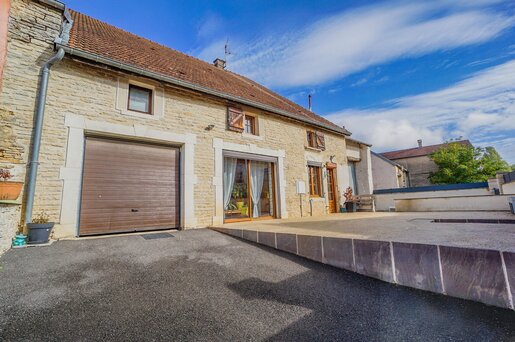 Maison 10 pièces 197 m² · à Isômes · 197 m² · 195 000 €