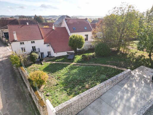 Maison 7 pièces 182 m² · à Pichanges · 182 m² · 400 000 €