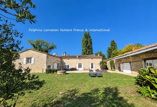 Maison 8 pièces 260 m² · à Sainte-Foy-la-Grande · 260 m² · 369 000 €