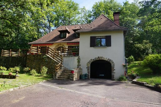 Maison 5 pièces 192 m² · à Saint-Jean-de-Côle · 192 m² · 305 000 €