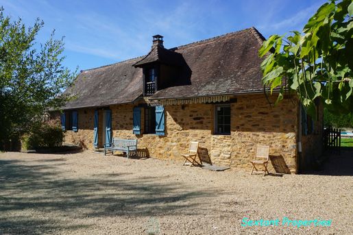 Maison 9 pièces 163 m² · à Sarrazac · 163 m² · 273 000 €