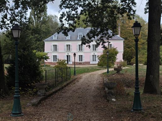 Maison 14 pièces 438 m² · à Montceaux-lès-Provins · 438 m² · 1 275 000 €