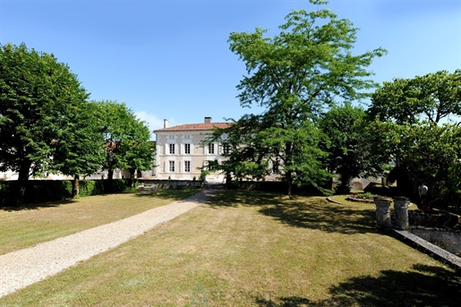 8 pièces 310 m² · à Cognac · 310 m² · 735 000 €